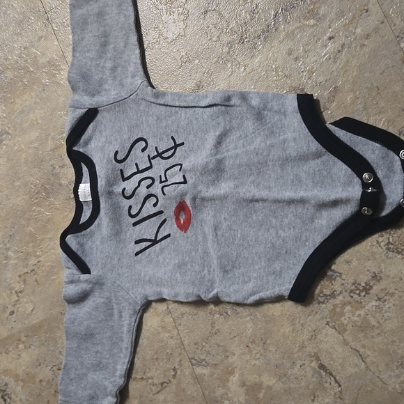 Bundle Of 3 6-9 Month Onsies - Picture 2 of 4